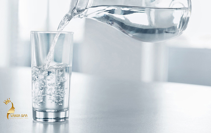 Các khung giờ uống nước giảm mụn đúng chuẩn sáng da tức thì